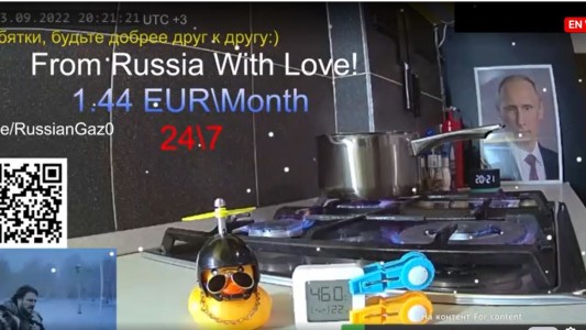 Es ruso y transmite por Twitch su cocina prendida las 24 horas para burlarse de los europeos