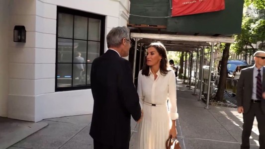 “Dame la mano como a un hombre”: el planteo de la reina Letizia al embajador español en EEUU