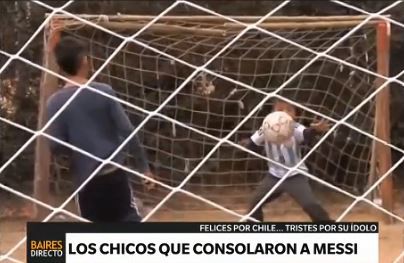 Charles Aránguiz reveló quiénes eran los chicos que consolaron a Messi