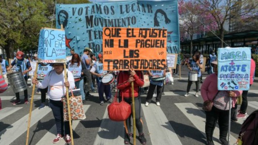 Grupos piqueteros decidieron acampar frente al Ministerio de Desarrollo Social