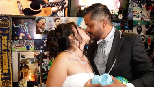 Se celebró la primera boda en la Iglesia maradoniana