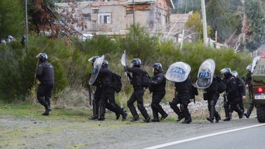 "Tenemos que regularizar la situación": desalojan a grupos mapuches en Villa Mascardi