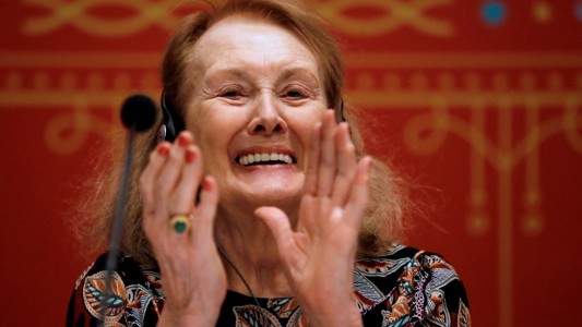 Premio Nobel de Literatura para Annie Ernaux, conocida por sus novelas sobre clase y género