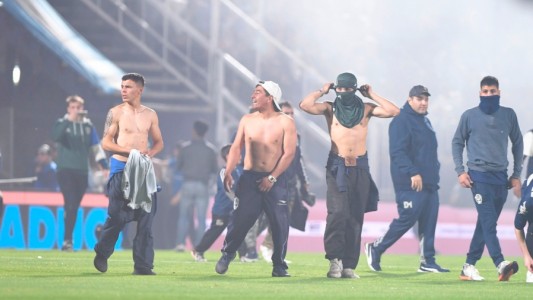 El partido entre Boca y Gimnasia fue suspendido por graves incidentes fuera del estadio