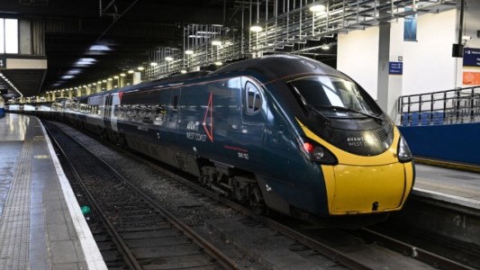 Inflación en Reino Unido: trabajadores volvieron a paralizar los trenes