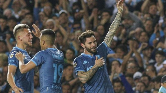 Racing le ganó a Atlético Tucumán y quedó a un punto de Boca en la recta final de la Liga