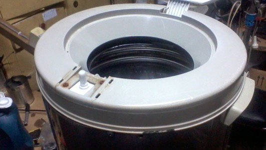 Un nene metió la mano en el secarropas en el funcionamiento: tuvieron que amputarle el brazo