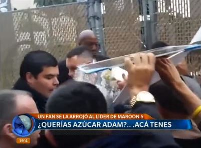 Adam Levine, sorprendido con una "bomba" de azúcar