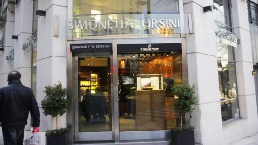 Allanaron la joyería Simonetta Orsini por presunto contrabando de relojes de alta gama