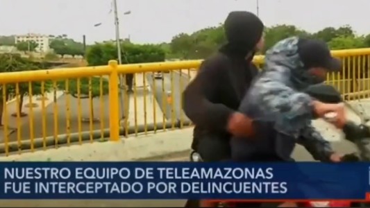 Increíble: intentan asaltar a una periodista en vivo
