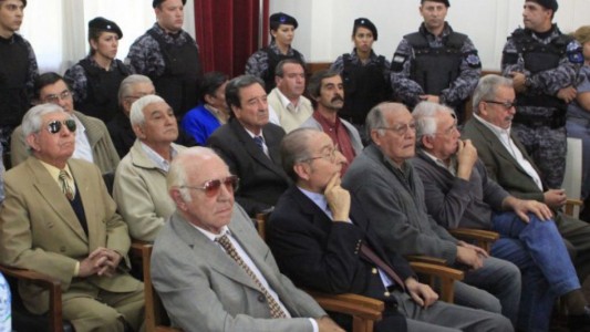 Condenan a cadena perpetua a cuatro ex jueces federales por crímenes de lesa humanidad