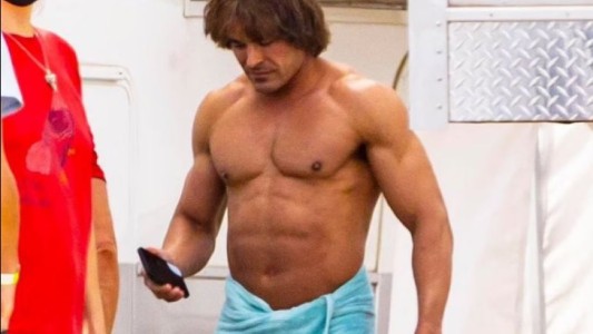 Fotos: la impactante transformación física de Zac Efron para su nueva película