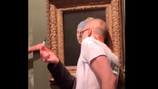 Activistas ecologistas ahora atacaron el cuadro "La joven de la Perla"