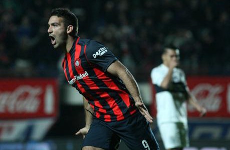 San Lorenzo le ganó a Gimnasia y alcanzó a Boca en la punta del campeonato
