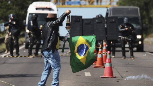 Brasil: la Justicia ordenó despejar los bloqueos de rutas de partidarios de Bolsonaro