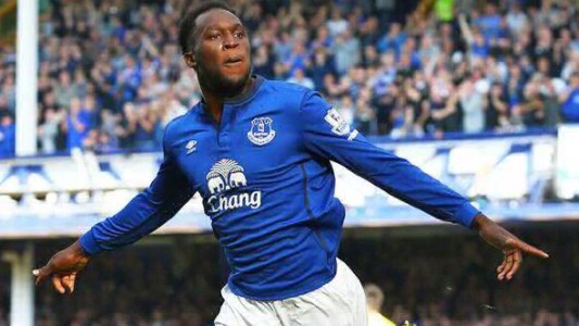 Buen gesto: tiró una pelotazo a la tribuna, le pegó a una mujer y se disculpó