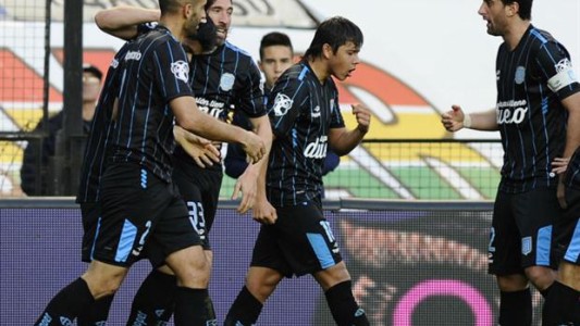 Racing le ganó a Arsenal y se acerca a la punta