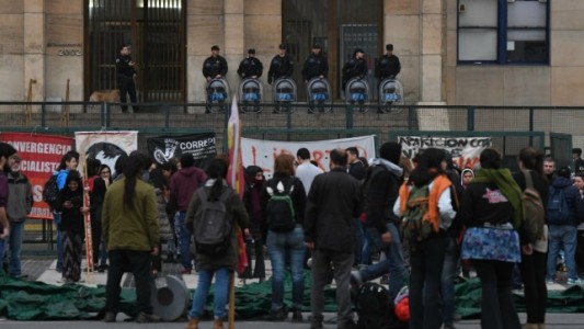 Imponen secreto de sumario en la causa por los incidentes del viernes y citan a declarar a los policías