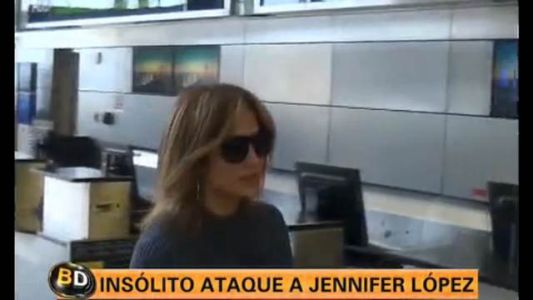 Insólito ataque a Jennifer López en un aeropuerto