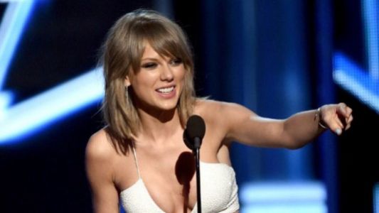 Tuvieron un accidente y las rescataron gracias a pulseras de Taylor Swift