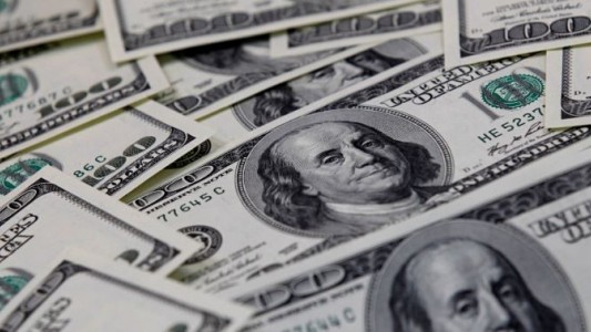 Con la puesta en marcha del nuevo dólar soja, el blue bajó y cerró en $318
