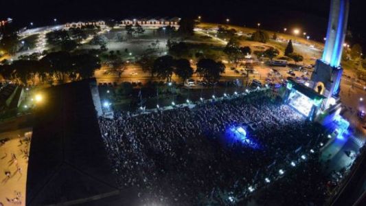 Monumento "tomado" para ver a Vicentico