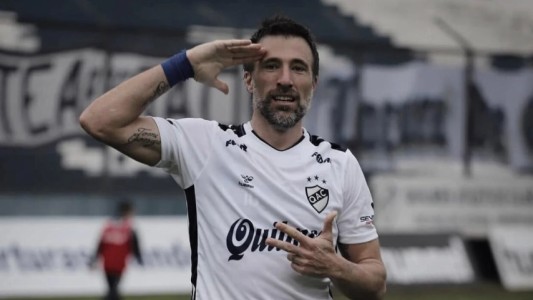 Mariano Pavone anunció su retiro del fútbol "tras 22 años de carrera profesional"