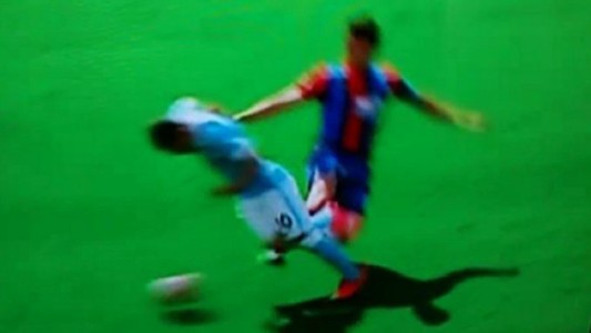 Video: la tremenda patada que lesionó al "Kun" Agüero