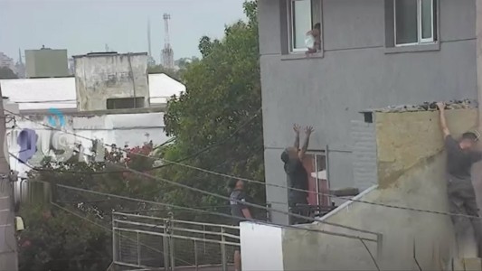 Córdoba: un bebé fue rescatado mientras caminaba sobre la cornisa de una ventana