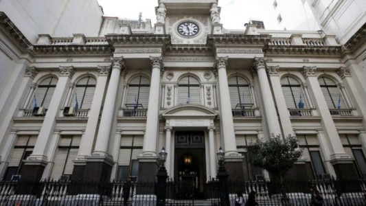 El BCRA subió la tasa de interés de unos de sus instrumentos para contener los dólares financieros