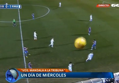 Un día de miércoles: pelotazo a la cámara