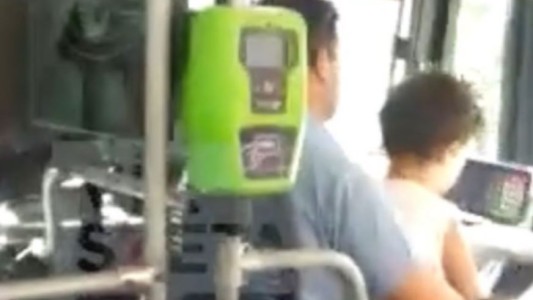 Ciudadela: un colectivero manejó con un menor a upa