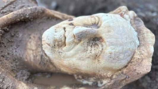 Roma: hallaron una antigua escultura de Hércules en una alcantarilla