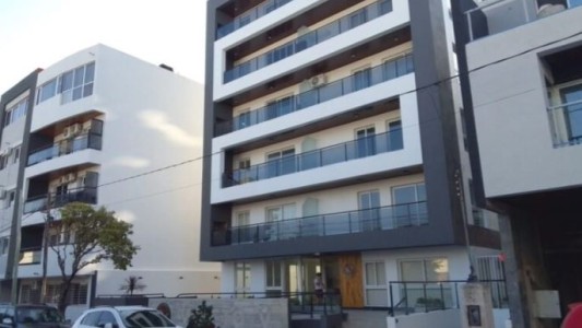 Una nena de 2 años cayó desde el balcón de un 5° piso y está muy grave