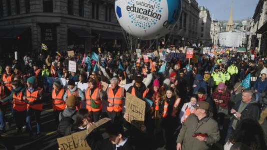 El Reino Unido, paralizado por la mayor huelga en una década por reclamos de mejoras salariales