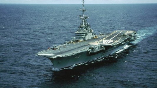 Brasil hundirá un portaaviones en altamar pese a su contenido de asbesto