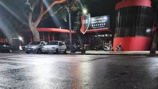 Tras el asesinato en la puerta de Newell's evalúan si la fecha ante Vélez se jugará sin público