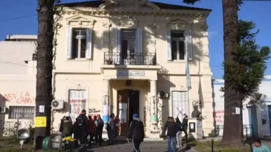 Detienen a falsa médica en el Hospital Gandulfo de Lomas de Zamora