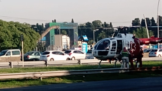 Se desmayó cuando manejaba por colectora de General Paz y chocó contra un árbol