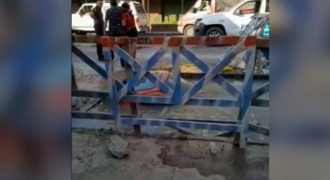 Manejaba borracho e incrustó su auto en un pozo de agua en Bernal