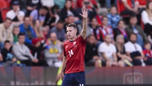 "No quiero esconderme más": emotivo video de un futbolusta checo para anunciar que es homosexual