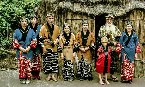 Los descendientes de los pueblos autóctonos de Japón recuperan su identidad