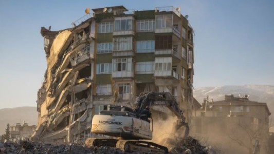La cantidad de muertos por terremoto en Turquía y Siria supera los 45.000