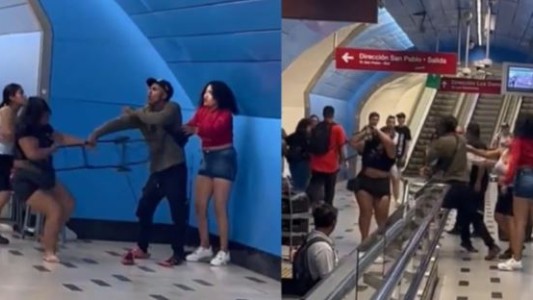 Video: Violenta pelea entre vendedores ambulantes en el subte