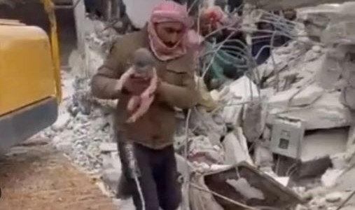 Sus tíos acogieron a la beba nacida bajo los escombros del terremoto en Siria