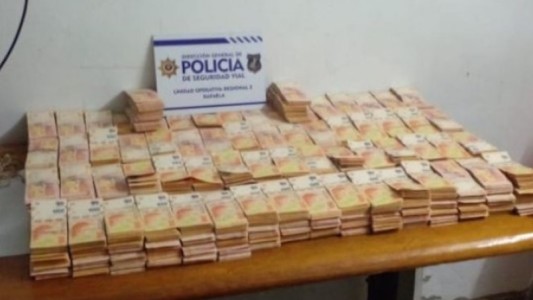 Circulaban con $27 millones por la ruta e intentaron coimear a policías