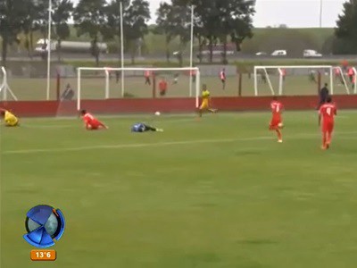 Un golazo de arco a arco