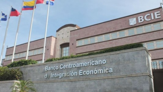 BCIE prestará US$ 400 millones a la Argentina para mejorar la alimentación de 2,4 millones de familias vulnerables