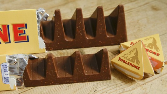 Suiza le prohibió a Toblerone usar la icónica silueta de su monte más famoso