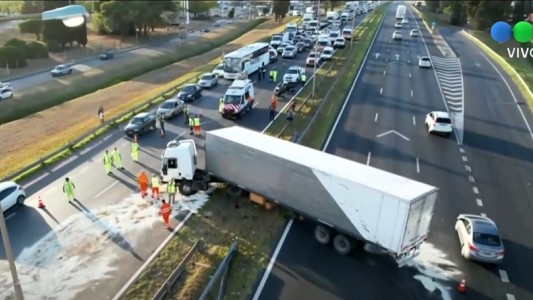 Video: chocó un camión en Panamericana